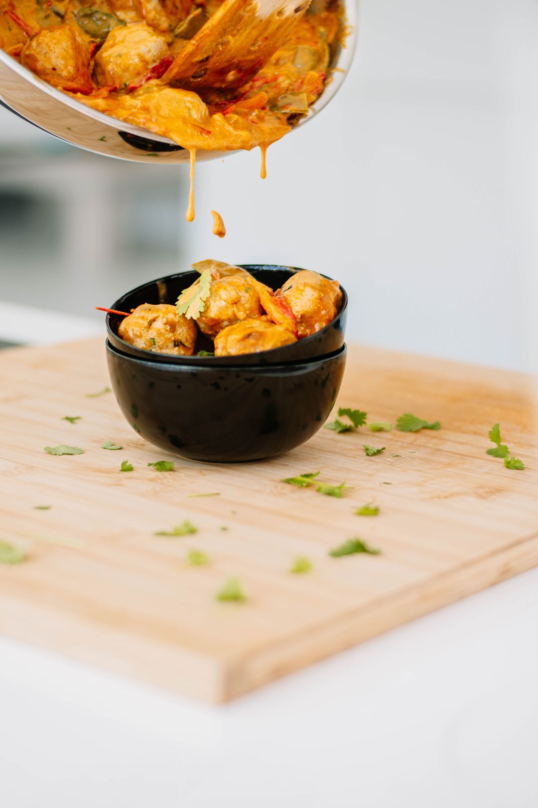 Kipballetjes in milde curry