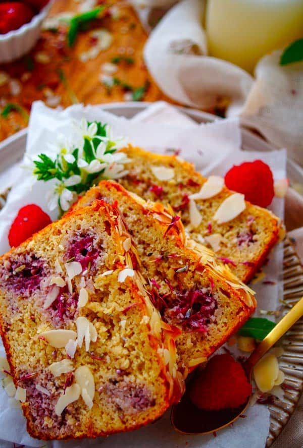 Amandelbrood met frambozen
