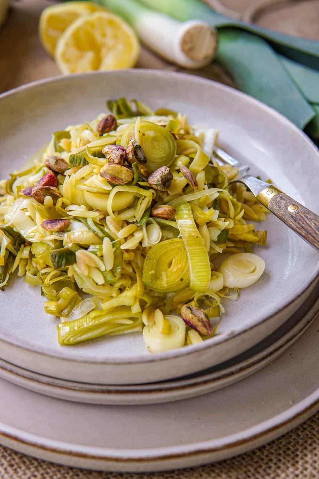 Vegan orzo met prei uit de oven