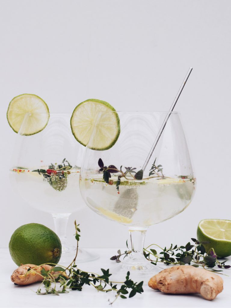 Gin(ger) tonic mocktail met tijmsiroop en gember