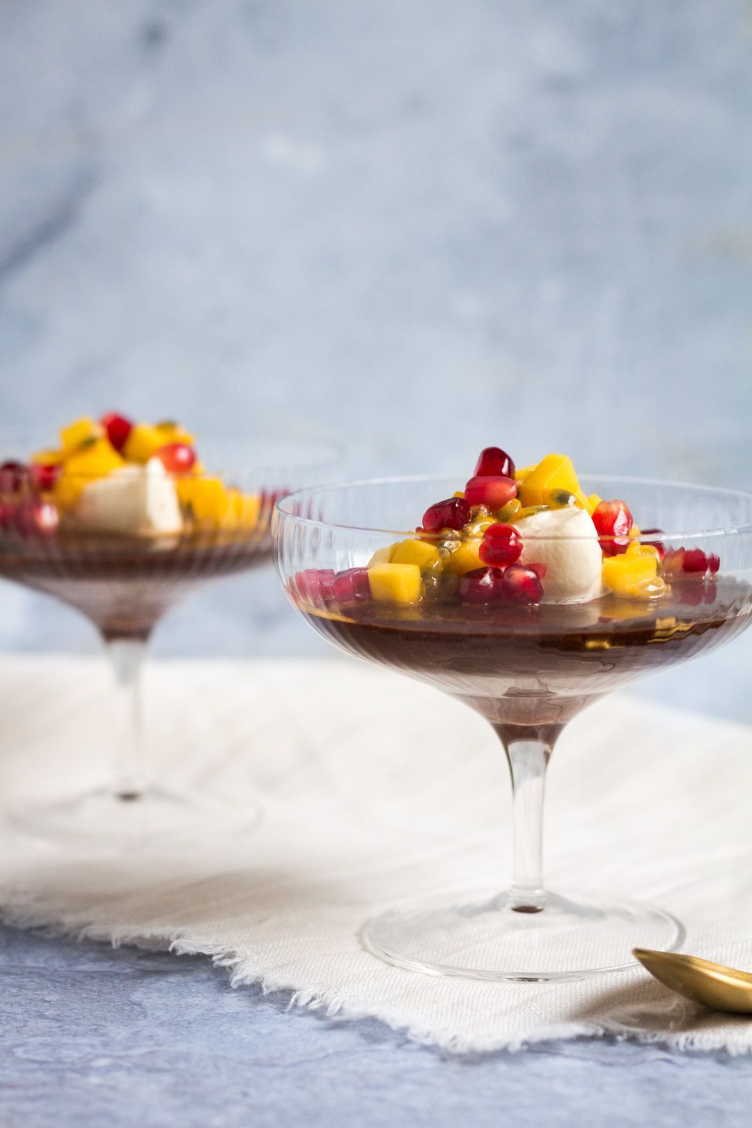 Chocoladepotjes met mango en passievrucht